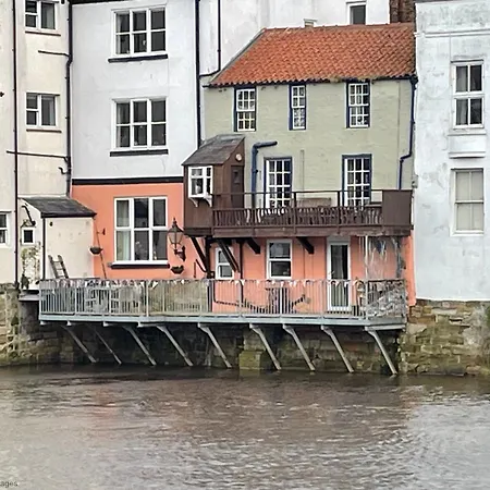 Waterside On Sandgate